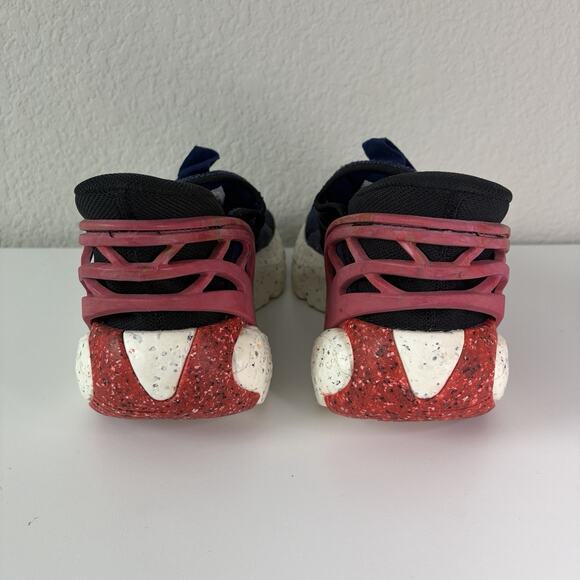 Athletic_Shoes